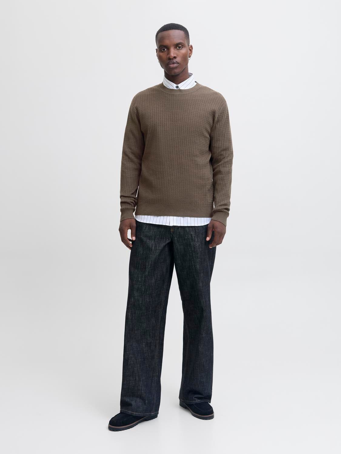 model_shot-front_full